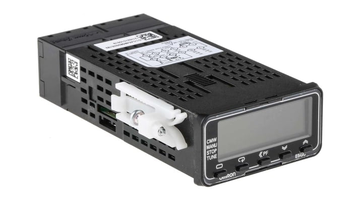 Termoregolatore PID Omron E5GC-QX2DCM-000, 24 x 48 mm, alimentazione 24 V, montaggio a pannello, display LCD, ingresso universale.