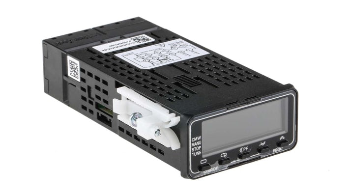 Termoregolatore PID Omron E5GC-QX2ACM-000, 24 x 48 mm, montaggio a pannello, ingresso universale, display LCD bianco.