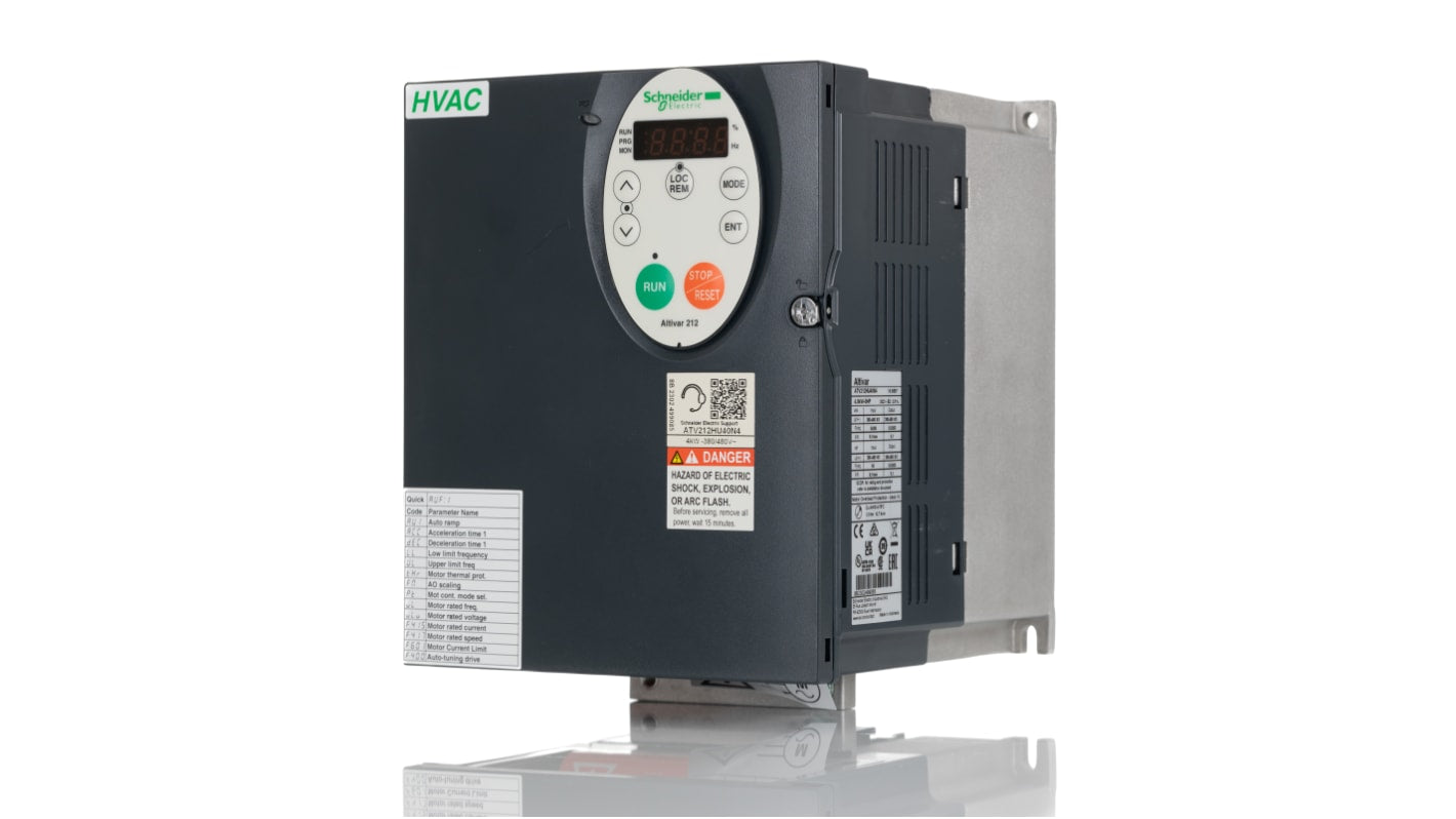 Inverter 3 fasi Schneider Electric ATV212HU40N4, potenza 4 kW, montaggio a pannello, dimensioni 140 x 184 x 150 mm.