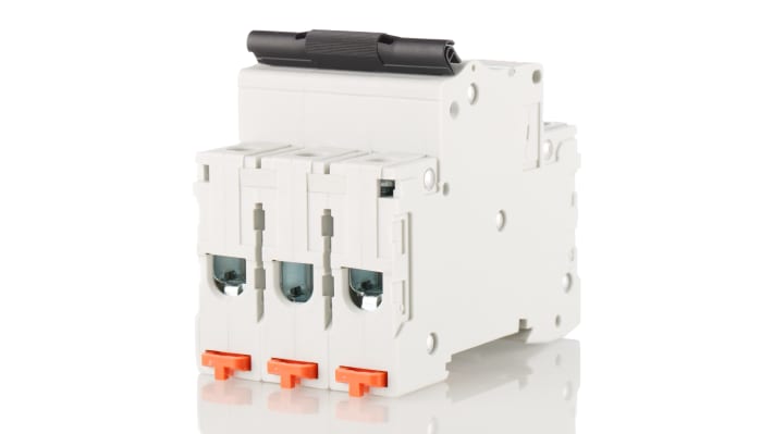 Interruttore magnetotermico Lovato P1MB3PD04, 3P 4A, 10 kA, montaggio su guida DIN, dimensioni 86.5 x 54 x 80 mm.