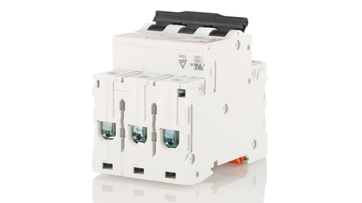 Interruttore magnetotermico Lovato P1MB3PD04, 3P 4A, 10 kA, montaggio su guida DIN, dimensioni 86.5 x 54 x 80 mm.