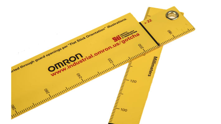 Omron 88050-0090, dispositivo di fissaggio per protezione di macchinari pericolosi, con meccanismo di interblocco robusto.