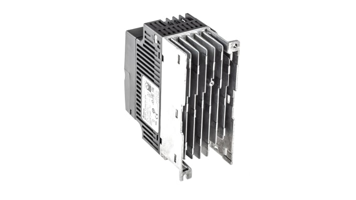 Inverter trifase Delta Electronics VFD007EL43A, potenza 0,75 W, 400 V, 3,2 A, design compatto, dimensioni 136x72x174 mm.