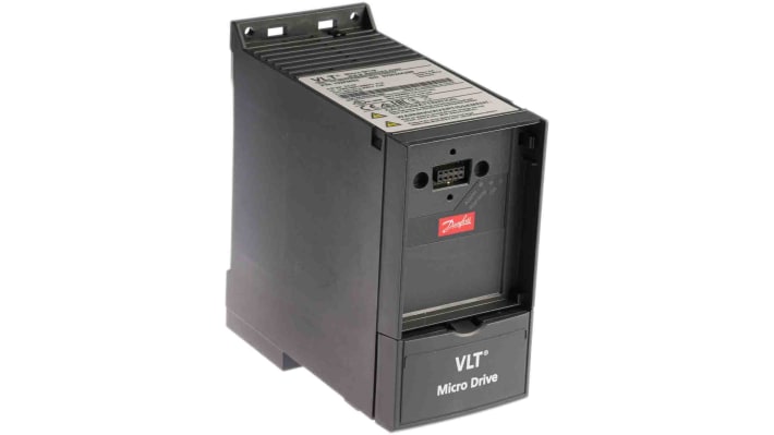Inverter Danfoss 132F0002 VLT FC51, potenza 0,37 kW, montaggio a pannello, dimensioni 150x70x148 mm, grado di protezione IP20.