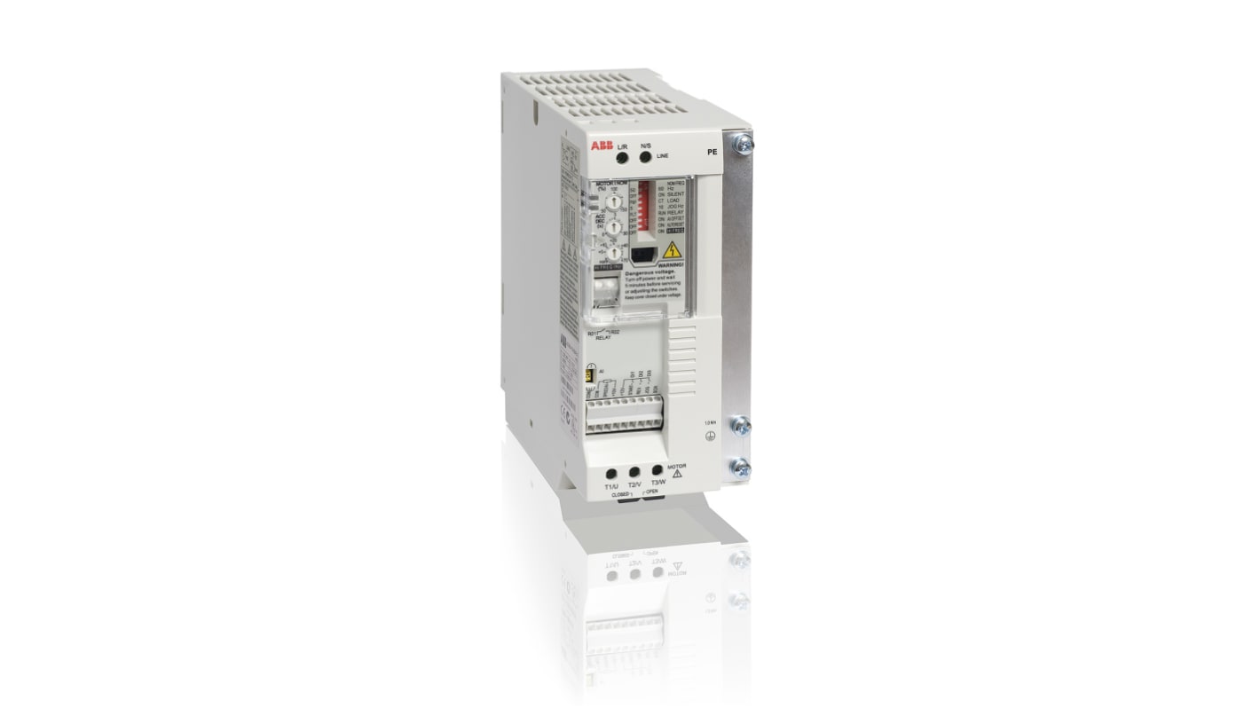 Inverter ABB ACS55-01E-04A3-2, 0,75 kW, 230 V, design compatto, dimensioni 170x67,5x128 mm, grado di protezione IP20.