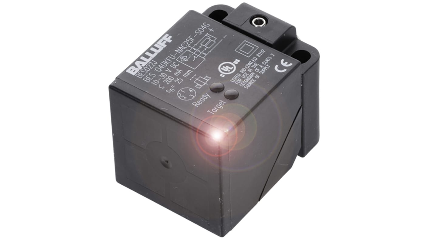 Sensore di prossimità PNP BALLUFF BES Q40KFU-PAC15A-S04G, induttivo, rilevamento 15 mm, IP67, montaggio a filo, dimensioni 62x40x40 mm.