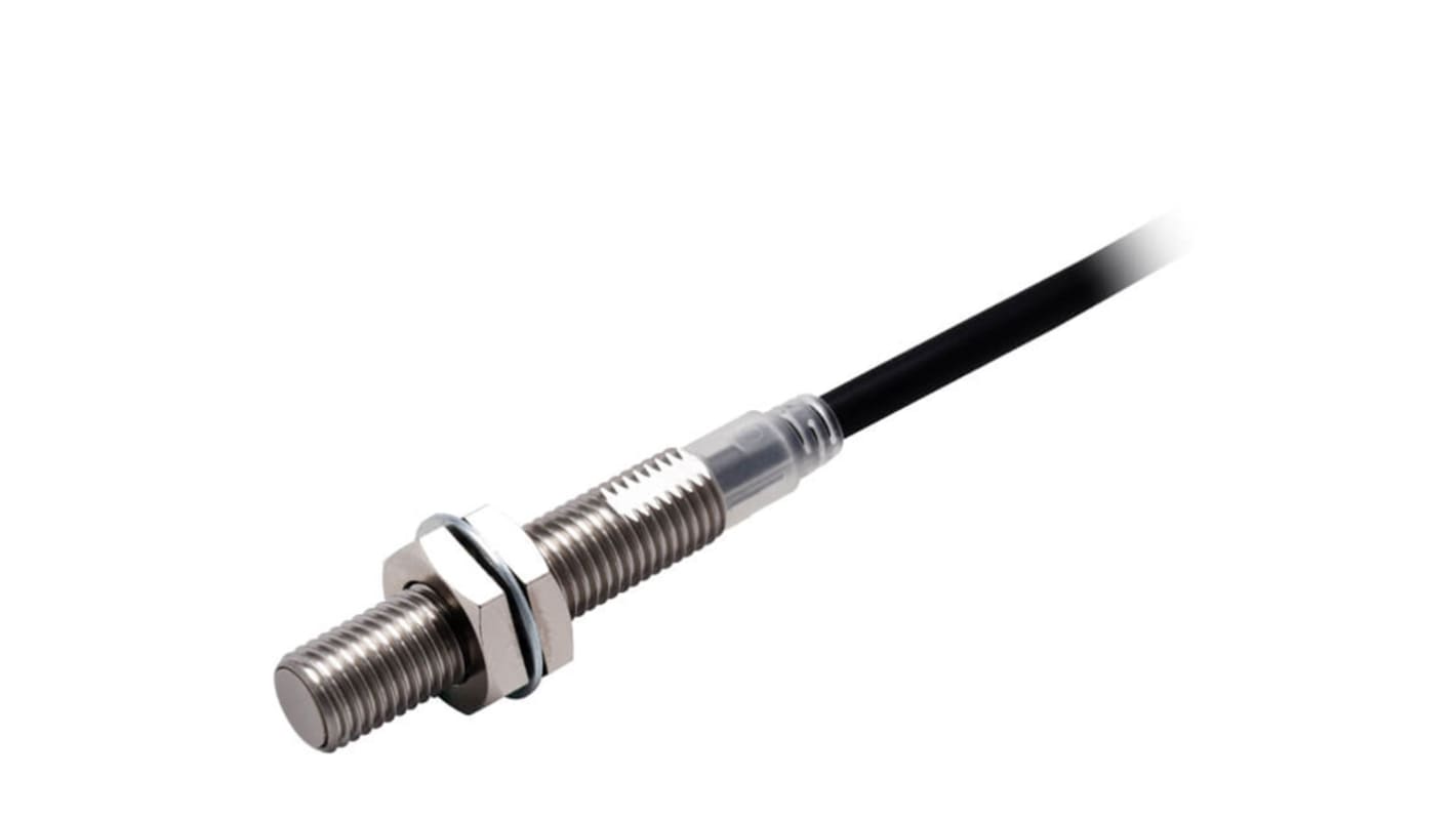 Sensore di prossimità induttivo cilindrico Omron E2E-X2B1TL8 5M, con uscita PNP, gamma di rilevamento 2 mm, precablato e resistente all'acqua.