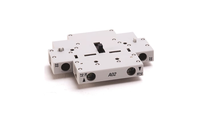 Interblocco meccanico Allen Bradley 100-MCA02 per contattori Serie 100C, configurazione DPST, montaggio orizzontale o verticale, dimensione 9mm.