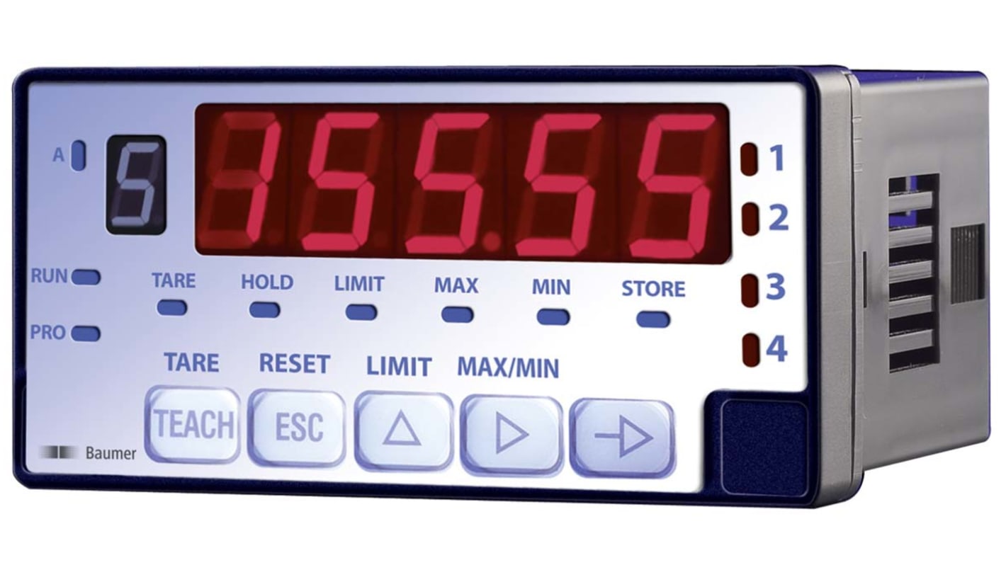 Baumer PA420.014AX01, misuratore digitale da pannello con display LED rosso, ingressi ±10 V c.c. e ±20 mA, dimensioni foro 93 mm x 45 mm.
