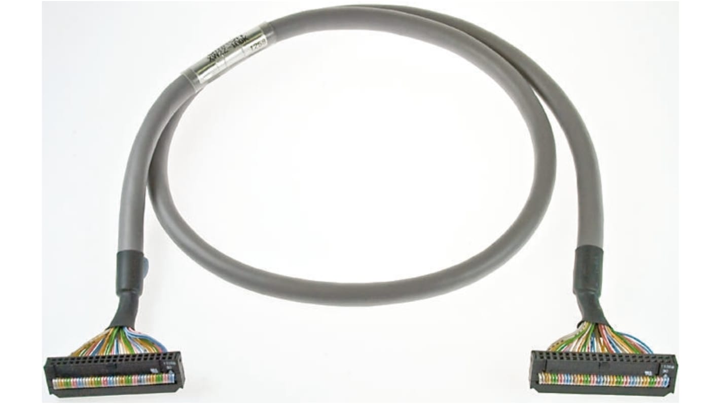 Cavo PLC Omron XW2Z-100K, progettato per connessioni affidabili nella Serie XW in applicazioni industriali.