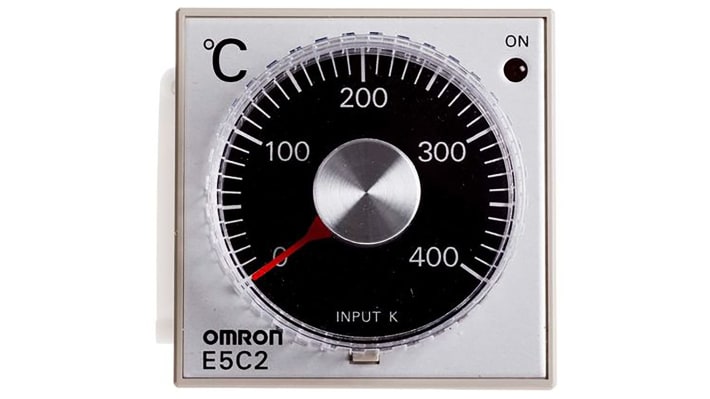 Regolatore di temperatura On/Off Omron E5C2-R20K, 100-240 V, 48x48 mm, montaggio a pannello, ingresso termocoppia tipo K.