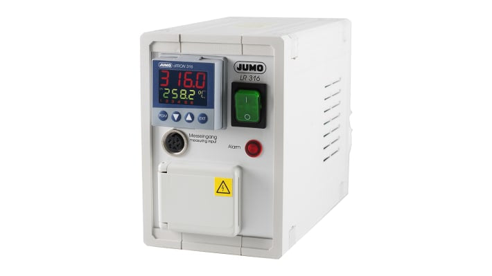 Jumo 700703/10-042-101-35/000, termoregolatore PID con display LED, tre uscite relè, dimensioni 170 x 108 mm, alimentazione 230 V.