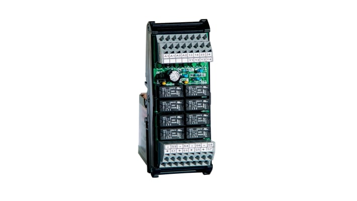Modulo d'uscita relè di sicurezza Schmersal PROTECT-IE-11, 6 uscite, 24 V c.c., dimensioni 126 x 48 x 61 mm, montaggio su guida DIN.