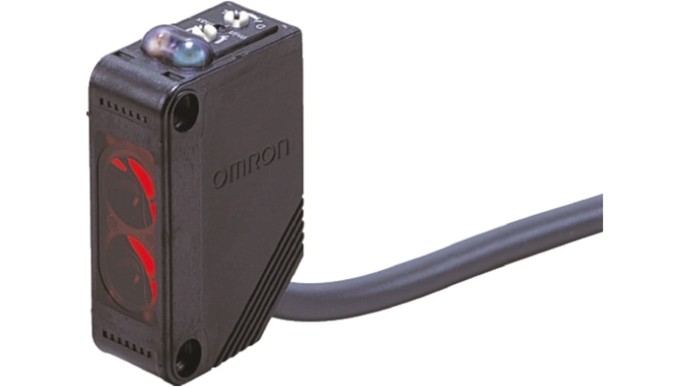 Omron E3ZLS832M, sensore rettangolare per rilevamento distanza 2-80 mm, uscita PNP, grado di protezione IP67.