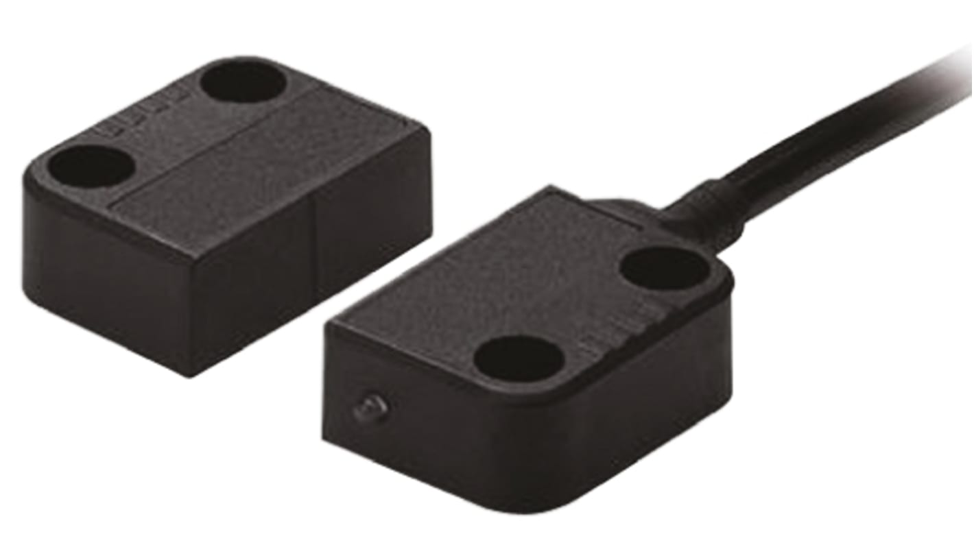Omron F3S-TGR-NMPR-21-10, interruttore di sicurezza senza contatto, 24V cc, custodia plastica, grado di protezione IP67, dimensioni 26x36x13 mm.