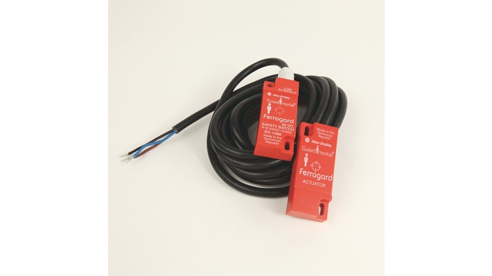 Interruttore di sicurezza senza contatto Allen Bradley Guardmaster 440N-G02085, 24V cc, IP67, attuatore magnetico incluso, dimensioni 76x30x15 mm.