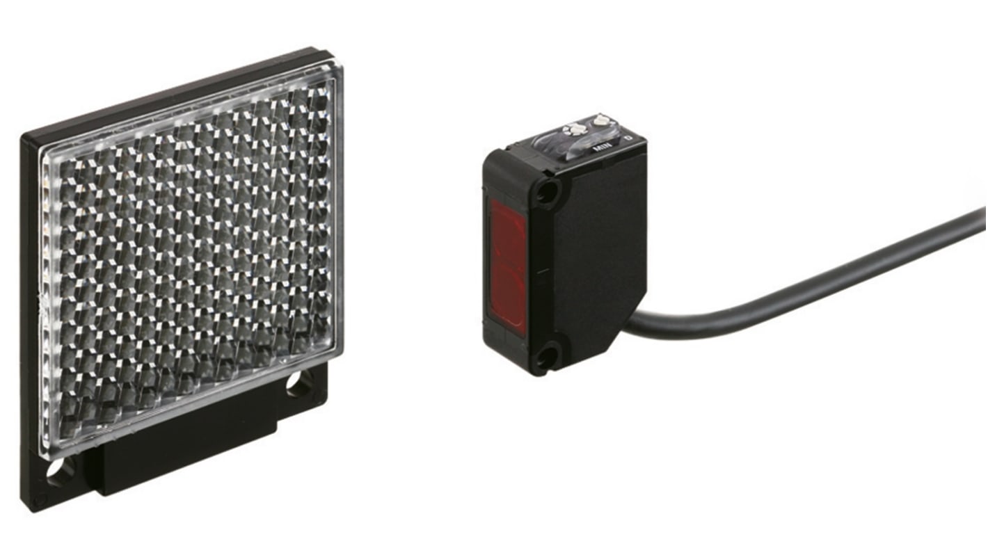Sensore fotoelettrico Panasonic CX-491-P-Z a retroriflessione, rilevamento fino a 3 m, uscita PNP, grado di protezione IP67.