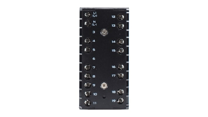 Termoregolatore PID Jumo 702032/8-0000-23, dimensioni 48 x 96 mm, ingresso universale, uscita relè, grado di protezione IP65.