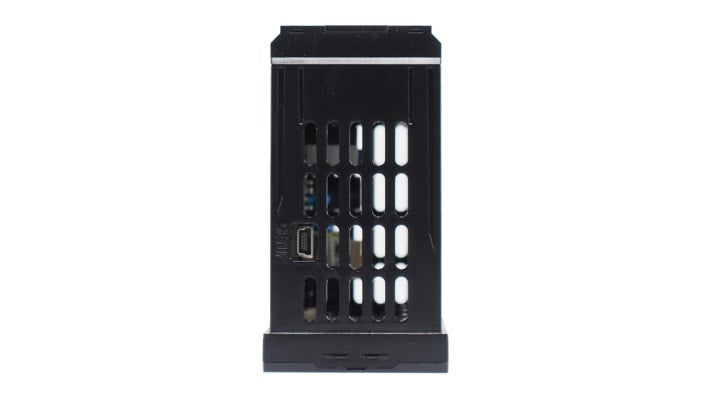 Termoregolatore PID Jumo 702032/8-0000-23, dimensioni 48 x 96 mm, ingresso universale, uscita relè, grado di protezione IP65.