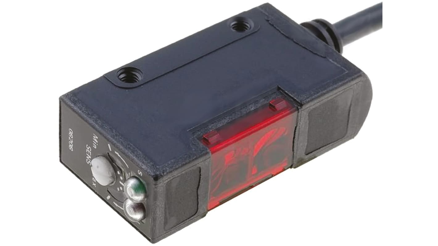 Omron E3S-AD82, sensore fotoelettrico rettangolare a diffusione, rilevamento 700 mm, IP67, uscita PNP, montaggio incluso.