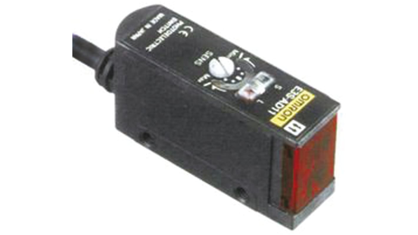 Omron E3S-AT86, sensore fotoelettrico rettangolare a fascio diretto, rilevamento fino a 7 m, con connettore M12 a 4 pin.