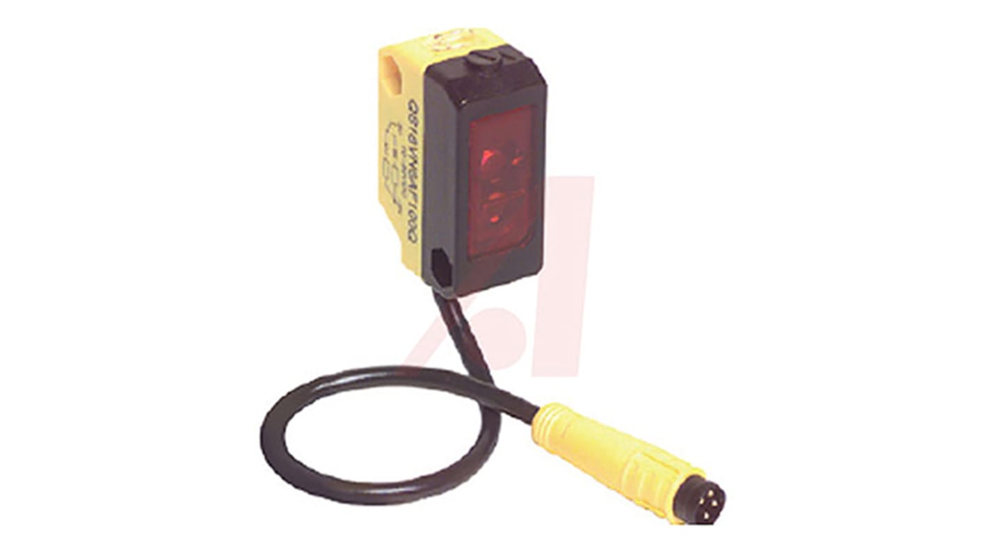 Sensore fotoelettrico rettangolare Banner QS18VP6LAFQ, rilevamento 1-150 mm, uscita PNP, IP67, montaggio con staffa inclusa.