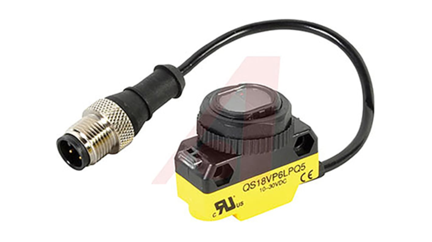 Sensore fotoelettrico cilindrico Banner QS18VP6LPQ5 a retroriflessione, rilevamento fino a 3,5 m, IP67, con connettore a 4 pin.