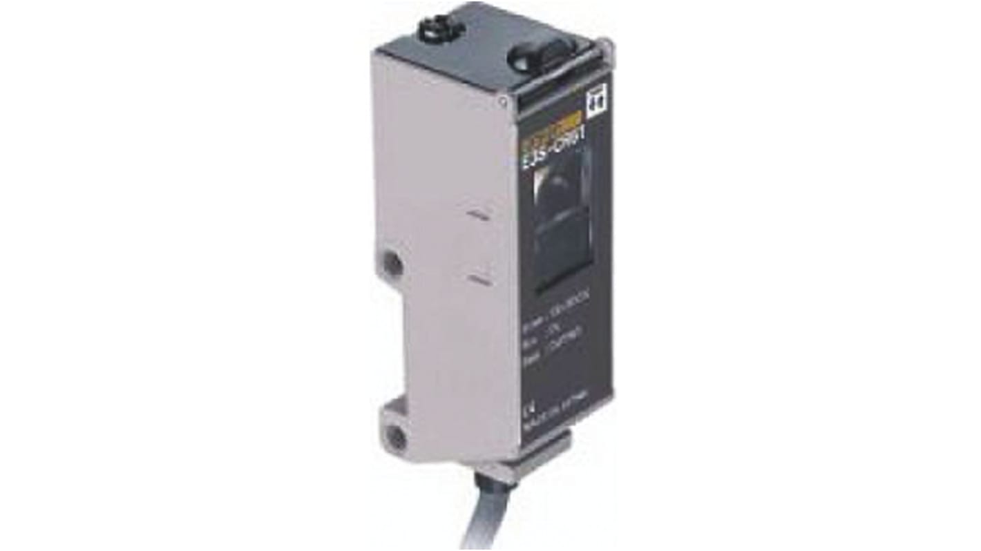 Sensore fotoelettrico rettangolare Omron E3SCR61, rilevamento fino a 3 m, uscita PNP, grado di protezione IP67, cavo 2 m.
