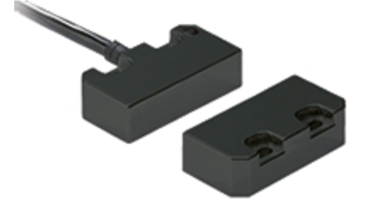 Interruttore di sicurezza senza contatto Omron F3S-TGR, 24V cc, design RFID, dimensioni 88mm x 25mm x 13mm, protezione IP69K.