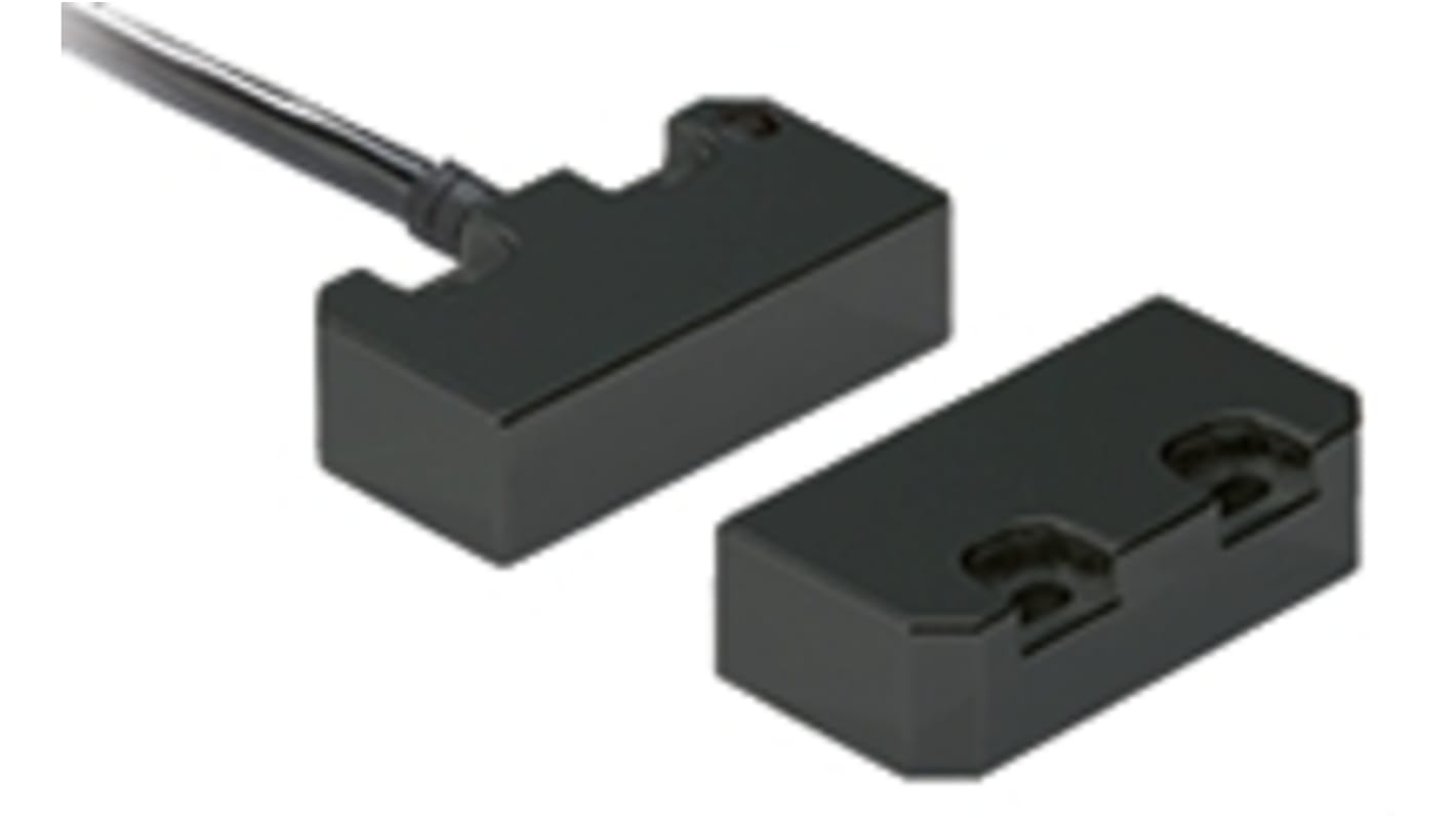 Interruttore di sicurezza senza contatto Omron F3S-TGR-NSPU-21-M1J8, tecnologia RFID, dimensioni 88x25x13 mm, protezione IP67.