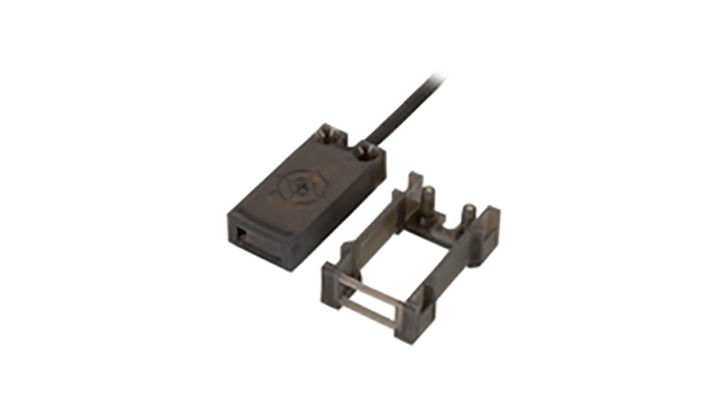 Sensore di prossimità PNP BALLUFF BCS R08RR01-PSMFAC-EP02, tecnologia capacitiva, dimensioni 34x16x8 mm, grado di protezione IP67.