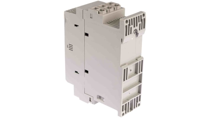 Allen Bradley 150-C30NBD, avviatore soft-start trifase 15 kW, 30 A, IP2X, con bypass integrato e programmazione semplificata.