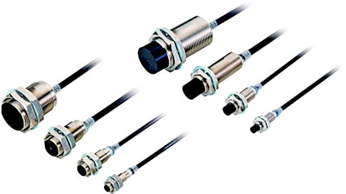 Sensore di prossimità cilindrico PNP Omron E2E-X14B1T18 2M, M18 x 1, rilevamento 14 mm, IP67, montaggio a filo.
