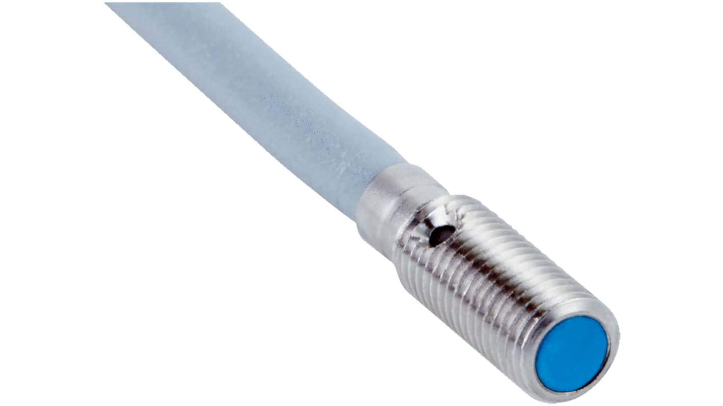 Sensore di prossimità cilindrico Sick IM04-01BPSVU2K, PNP, M4, rilevamento 1 mm, IP67, cavo 2 m, montaggio a filo.