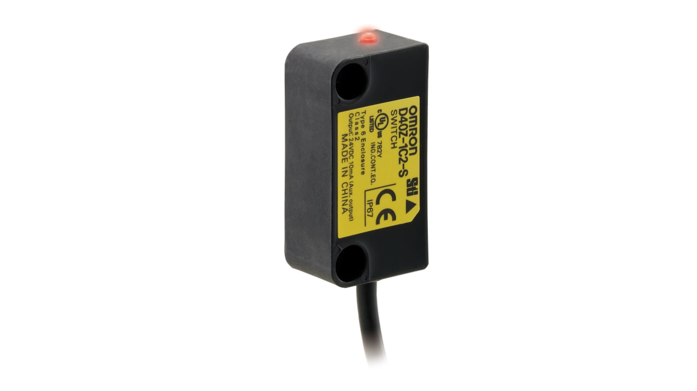 Interruttore di sicurezza senza contatto Omron D40Z-1C5-S, grado di protezione IP67, attuatore magnetico, dimensioni 37x15 mm.