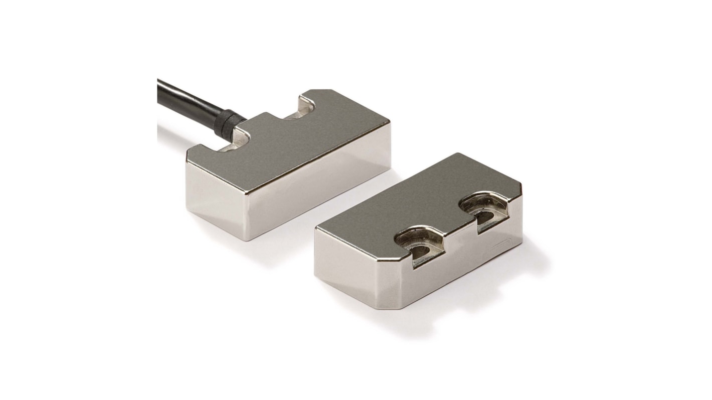 Interruttore di sicurezza senza contatto Omron F3STGR, con sensore magnetico, grado di protezione IP67, dimensioni 37x15 mm.