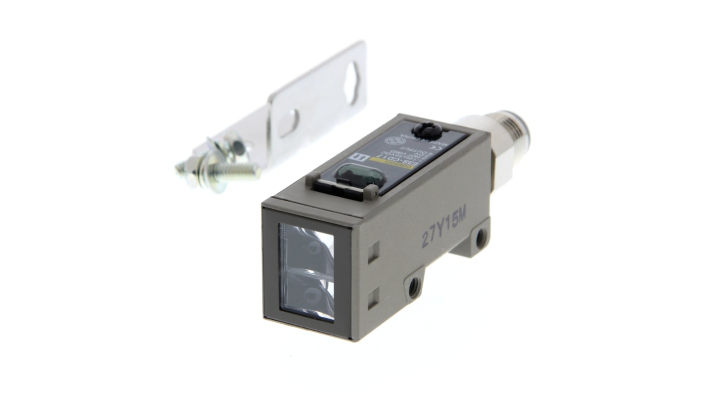 Sensore fotoelettrico Omron E3S-CD17, rettangolare, riflessione polarizzata, rilevamento fino a 2 m, IP67, NPN/PNP.