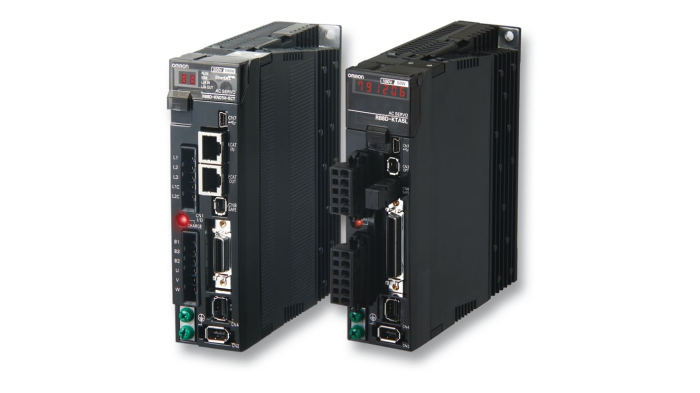 Servocomando Omron R88D-KN10H-ML2, 1 fase, 200 V, 1 kW, 14,2 A, progettato per applicazioni industriali avanzate.