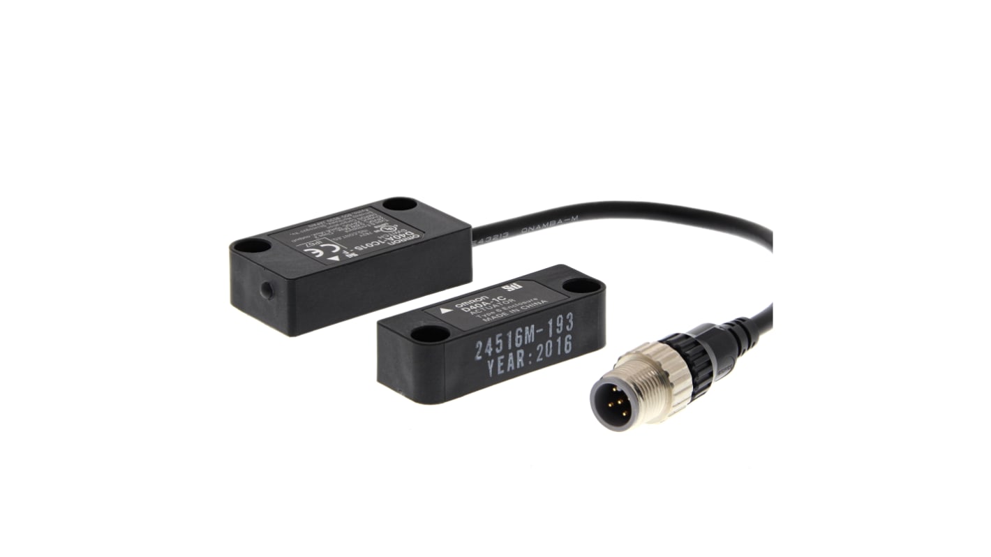 Interruttore di sicurezza senza contatto Omron D40A-1C015-F, 24V cc, contatto 1NO, custodia IP67, dimensioni 37mm x 15mm.