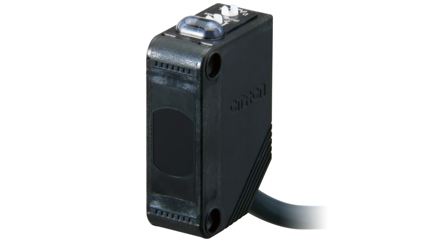 Sensore fotoelettrico Omron E3Z-T81-D 5M, rilevamento diretto fino a 15 m, uscita PNP, grado di protezione IP67/IP69K.