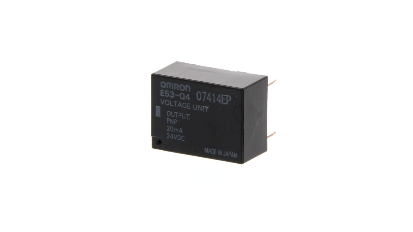 Omron E53-Q4, unità di uscita digitale con pannello frontale IP66, programmazione locale e comunicazione seriale.