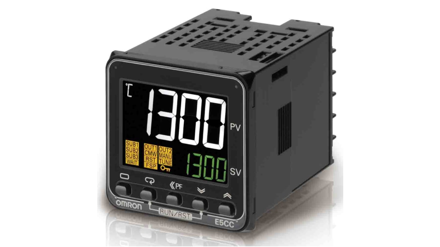 Omron E5CC-TRX3A5M-000, controller per termoregolazione 48x48 mm, 3 uscite relè, montaggio a pannello, alimentazione 100-240 V.