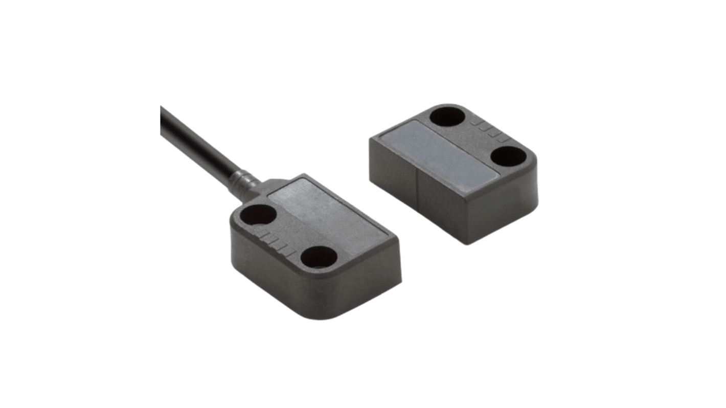 Interruttore di sicurezza senza contatto Omron F3S-TGR-NMPR-21-02, 24V cc, 2NC+1NO, custodia plastica, IP67, dimensioni 15x37 mm.