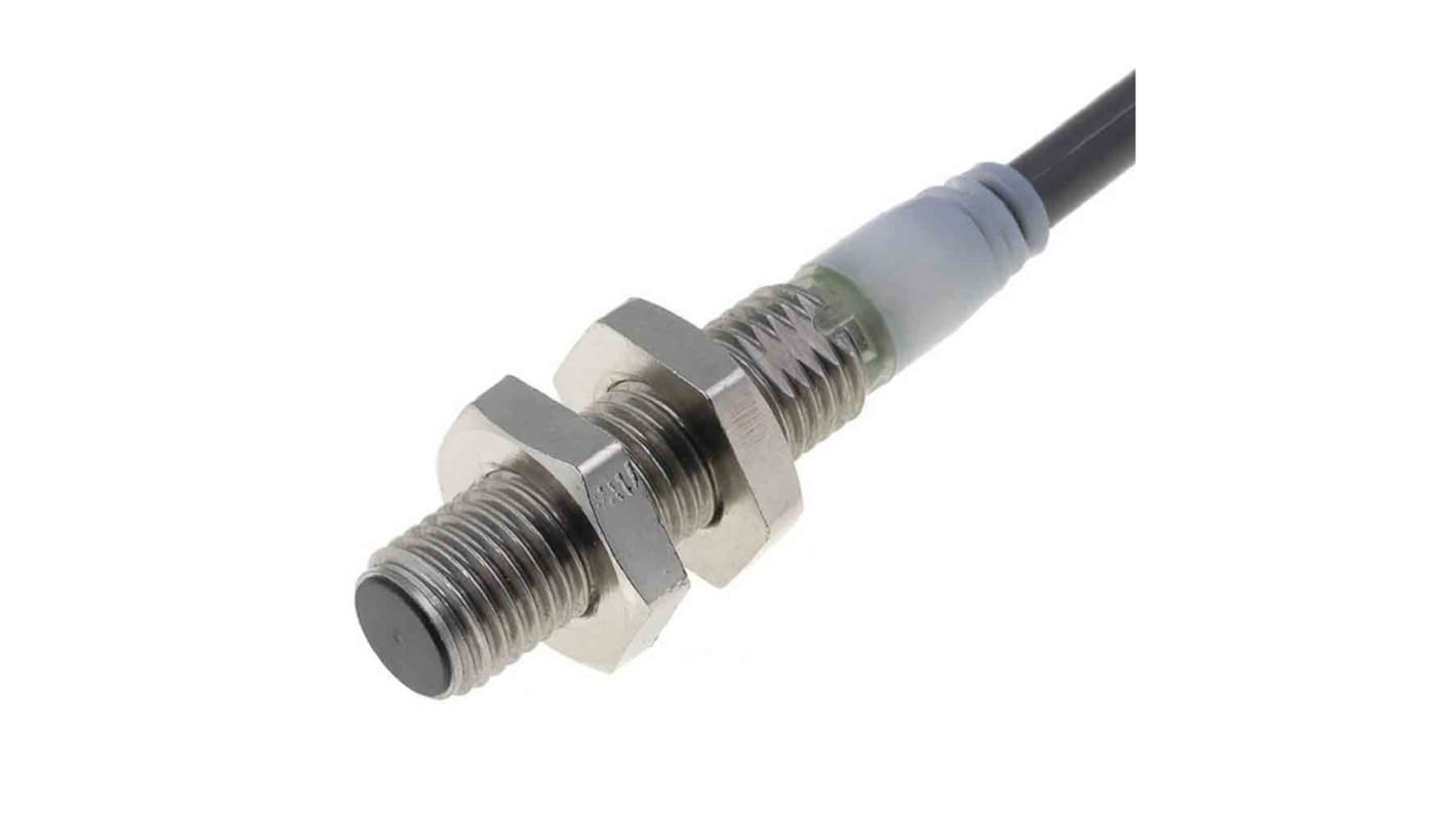 Sensore di prossimità cilindrico Omron E2A-S08KS02-WP-B2 5M, tecnologia induttiva, uscita PNP, grado di protezione IP67.