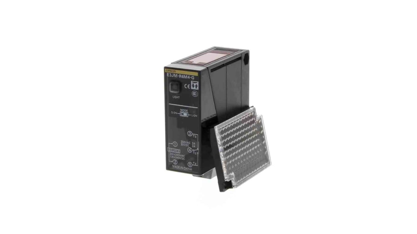 Sensore fotoelettrico a retroriflessione Omron E3JM-R4R4-G, rilevamento fino a 4 m, uscita PNP, alimentazione multi-tensione.