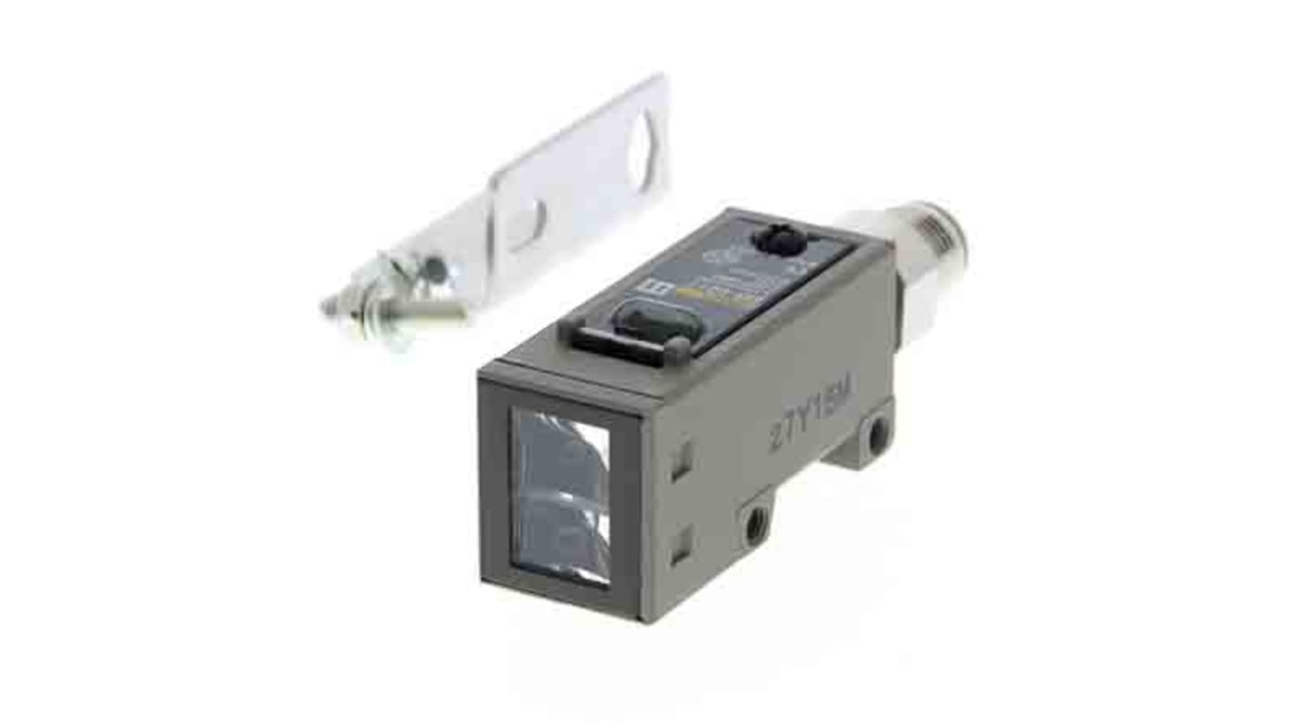 Omron E3S-CD16, sensore fotoelettrico rettangolare a diffusione, rilevamento fino a 700 mm, con connettore M12, grado di protezione IP67.