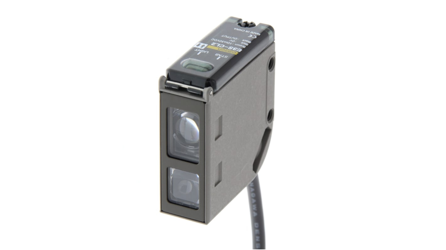 Sensore fotoelettrico rettangolare Omron E3S-CL2 5M, rilevamento 5-200 mm, uscita NPN/PNP, corpo metallico, protezione IP67.