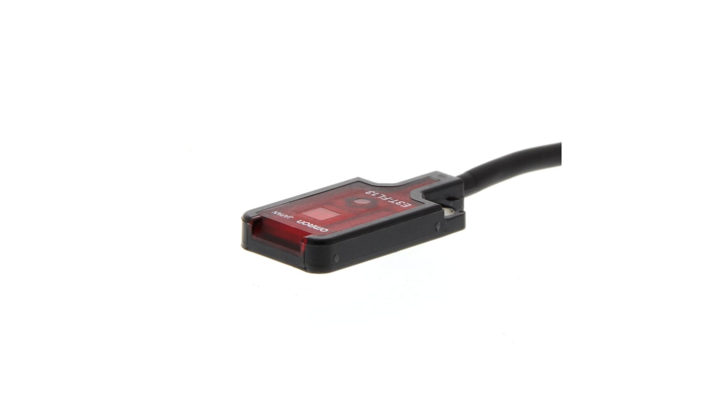Omron E3T-FL13 2M, sensore fotoelettrico ultra-sottile con rilevamento a 15 mm, uscita PNP, IP67, design compatto.