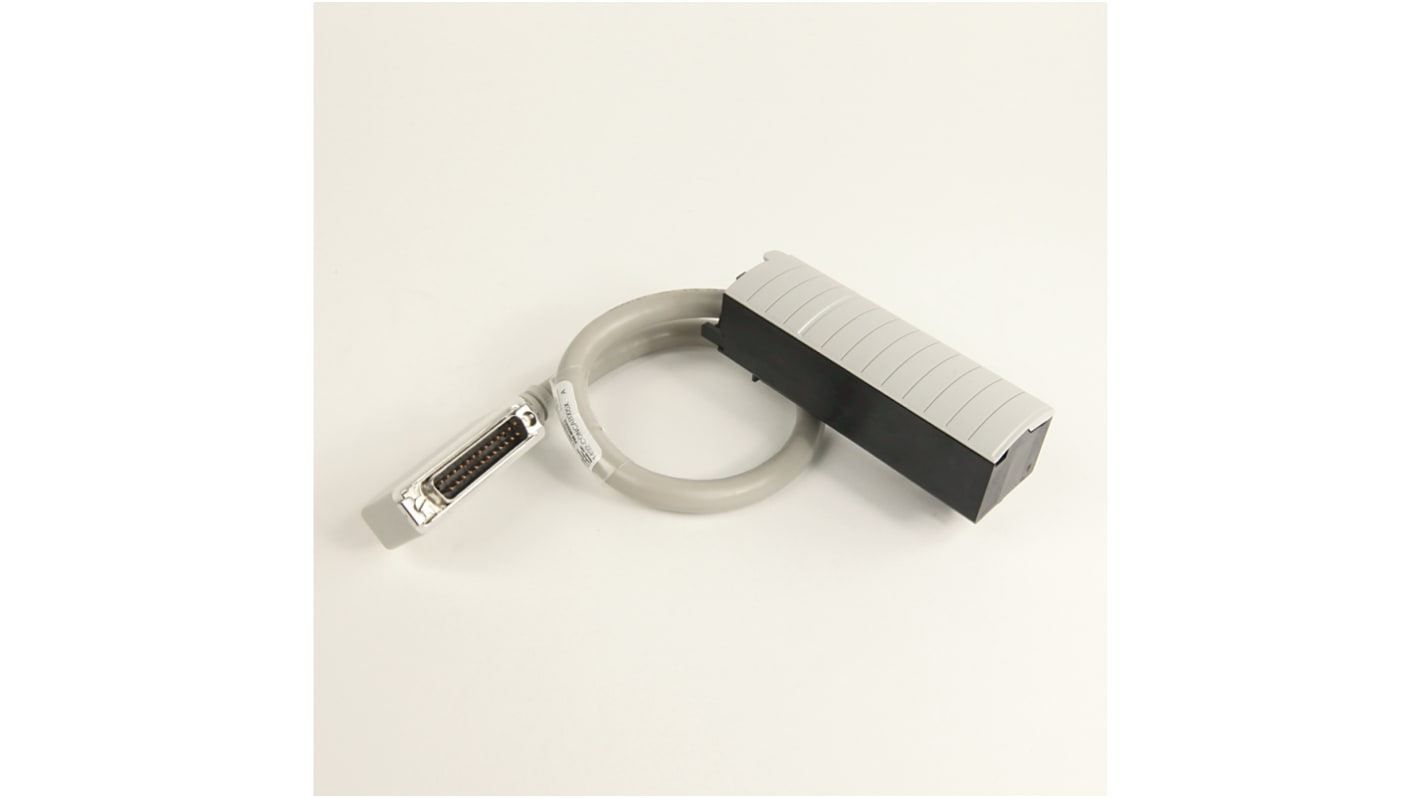 Cavo di conversione Rockwell Automation 1492-CONCAB005X, lunghezza 0,5 m, per collegamento tra moduli 1756 e 1771, grado di protezione IP20.