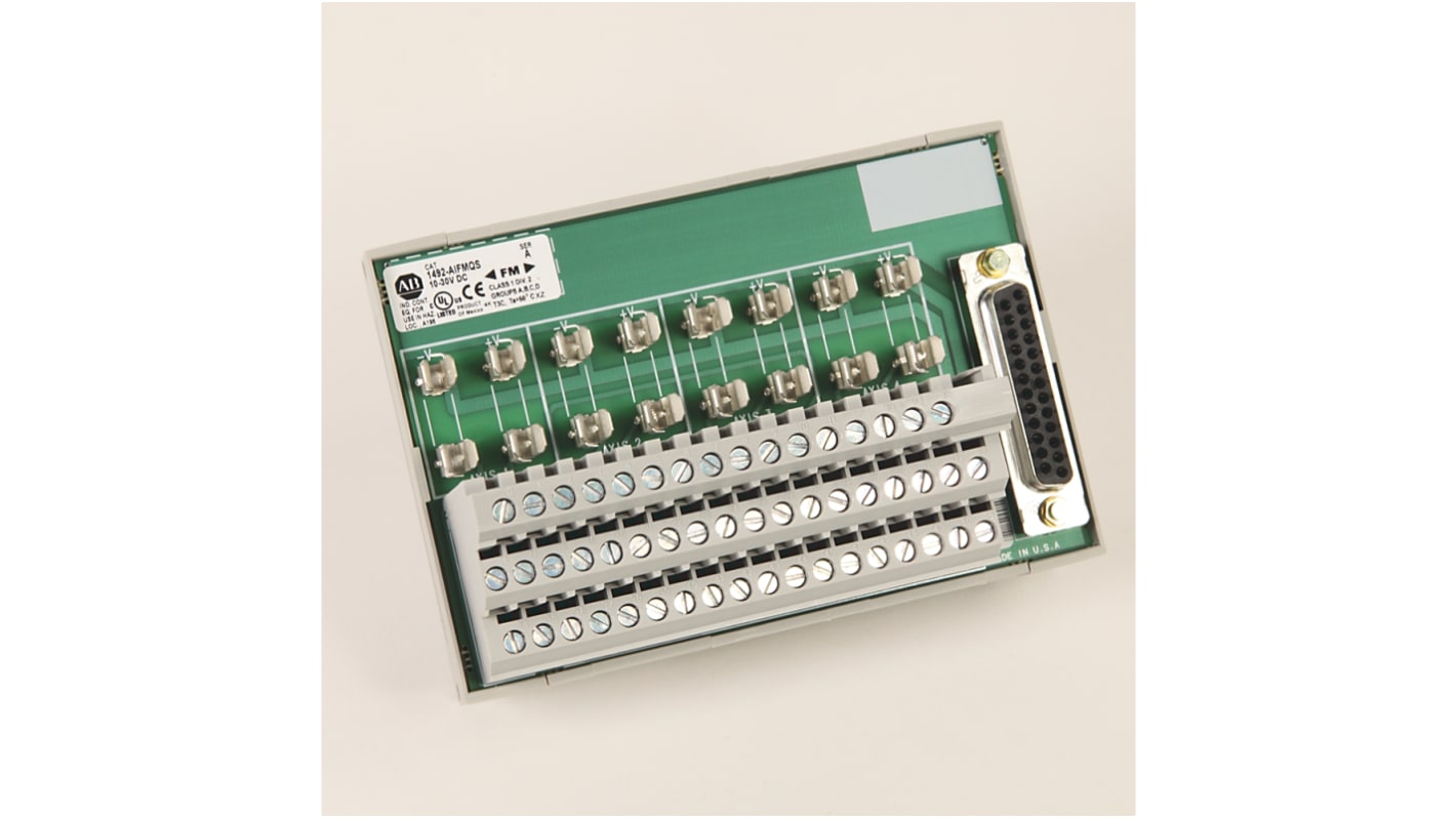 Modulo I/O analogico Rockwell Automation 1492-AIFMCE4 per SLC 500, montaggio su guida DIN, cavi precablati e pre-testati.